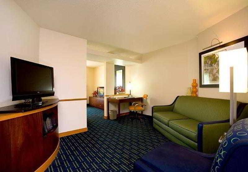 Fairfield Inn & Suites Traverse City Room photo